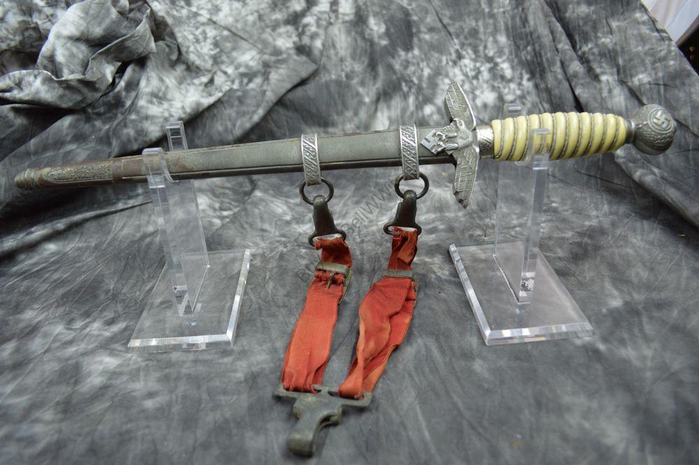 WWII German Luftwaffe dagger with original hanger
