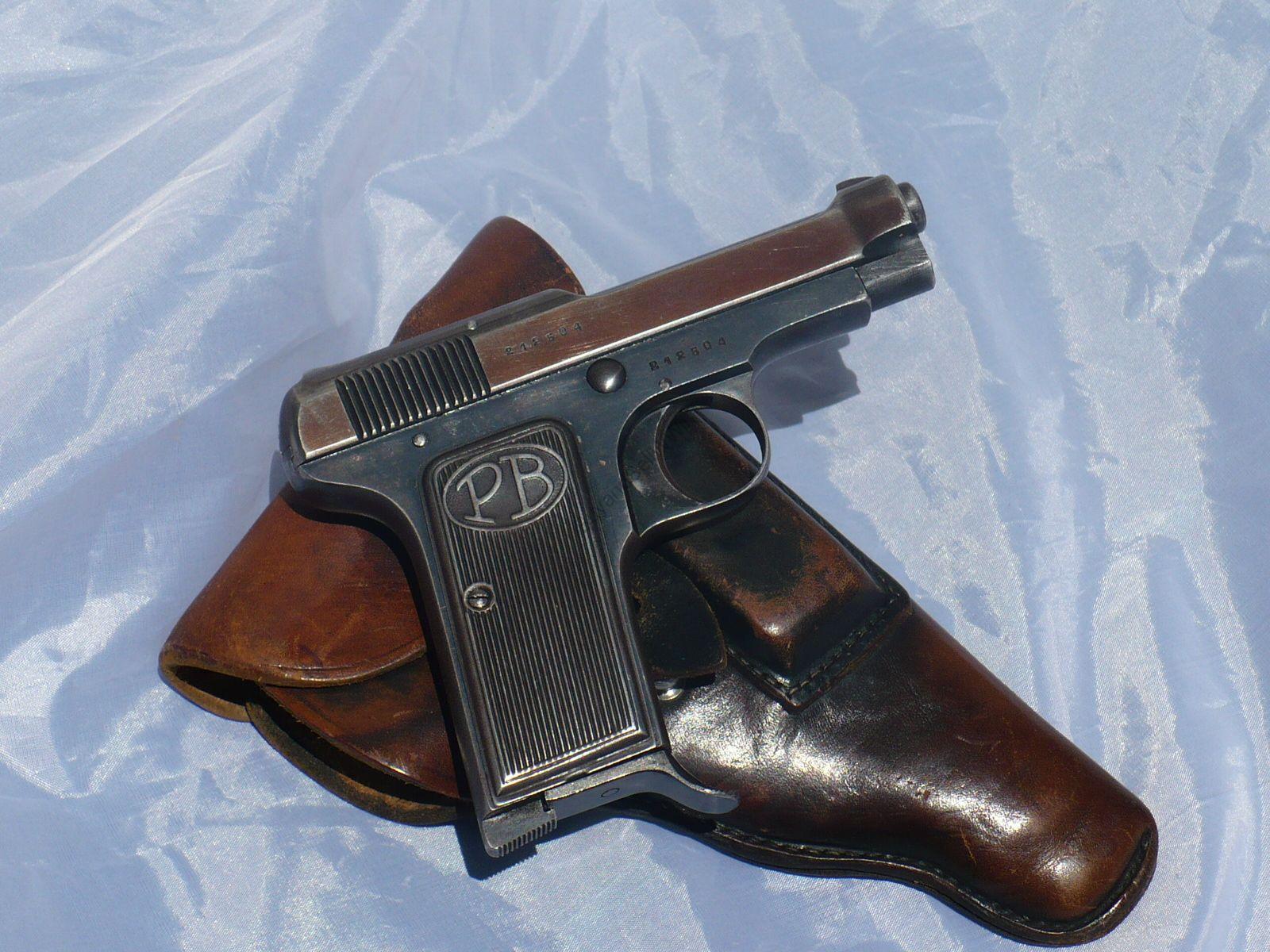Belgian WW2 .32 pistol holster and accessories