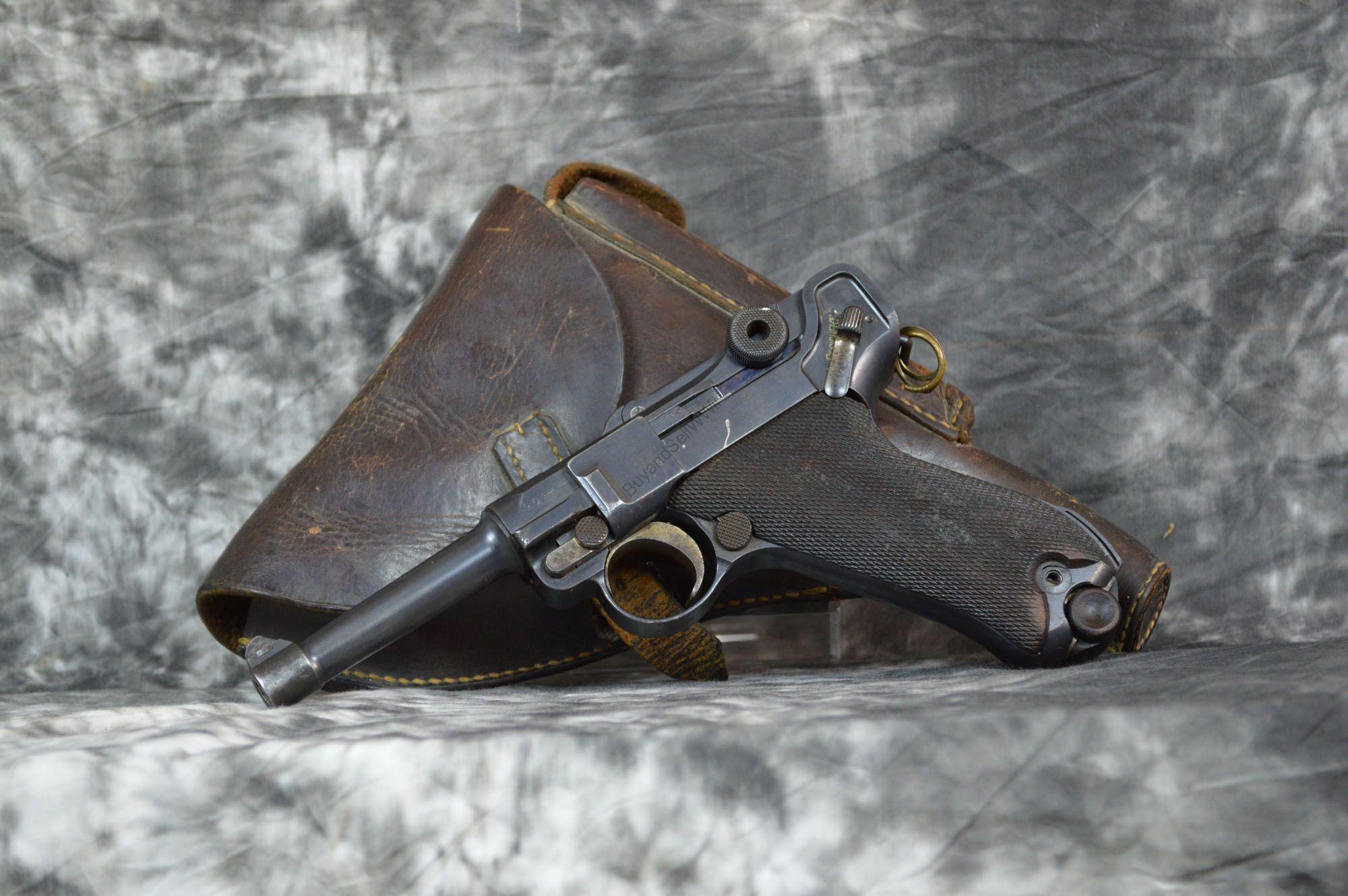 WWI WWII German Luger 9mm pistol with holster